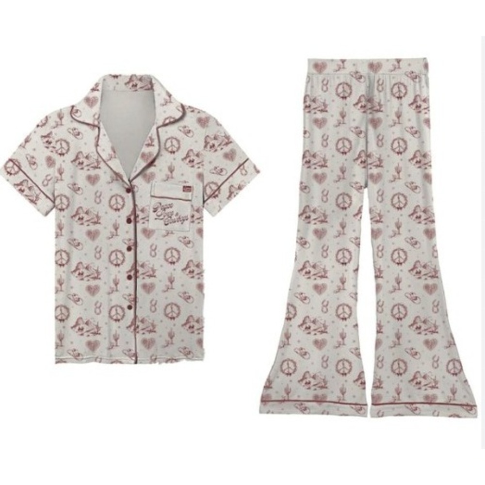 Lainey Wilson‎ Peace, Love, and Cowboys Bell Bottom Western Print PJ Set Size L